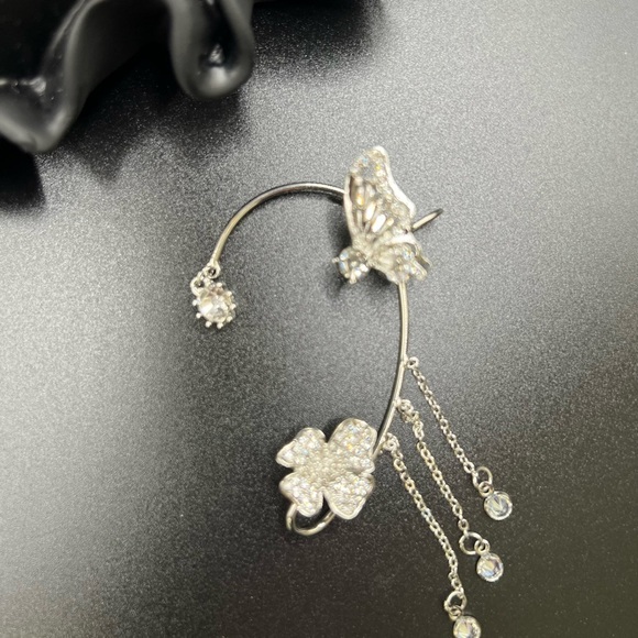 Elegant Silver Butterfly Ear Cuff - Picture 5 of 9